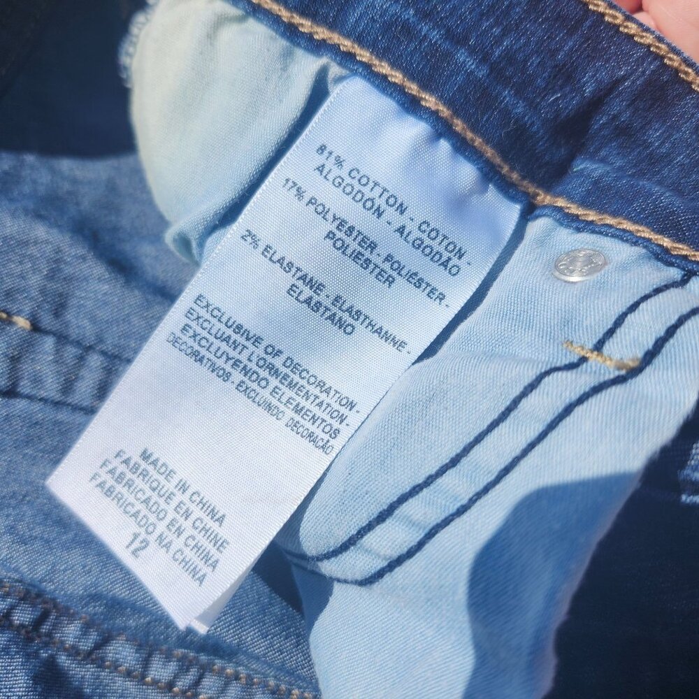 Levi’s Signature Women’s Size 12 Cropped Dark Wash Jeans Embroidered Detail - Picture 6 of 6